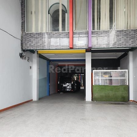 Puspita Homestay Mitra Reddoorz Bekasi Extérieur photo