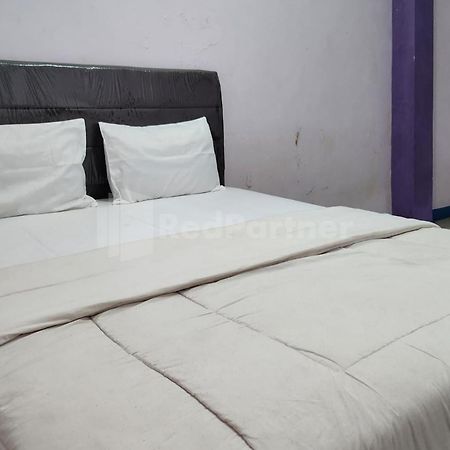Puspita Homestay Mitra Reddoorz Bekasi Extérieur photo