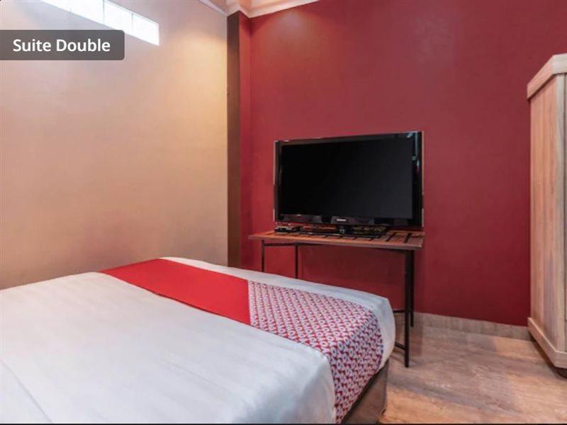Puspita Homestay Mitra Reddoorz Bekasi Extérieur photo