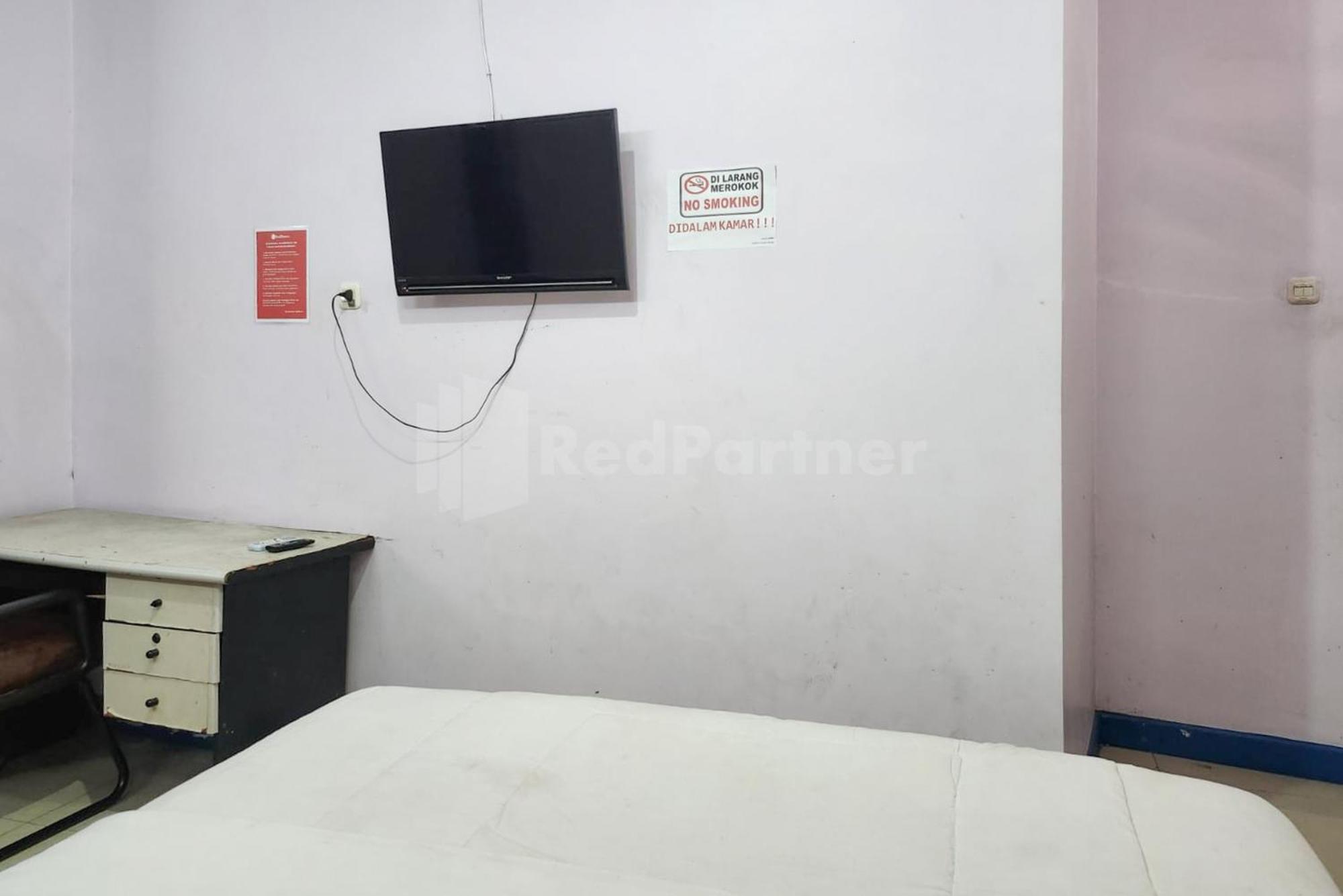 Puspita Homestay Mitra Reddoorz Bekasi Extérieur photo
