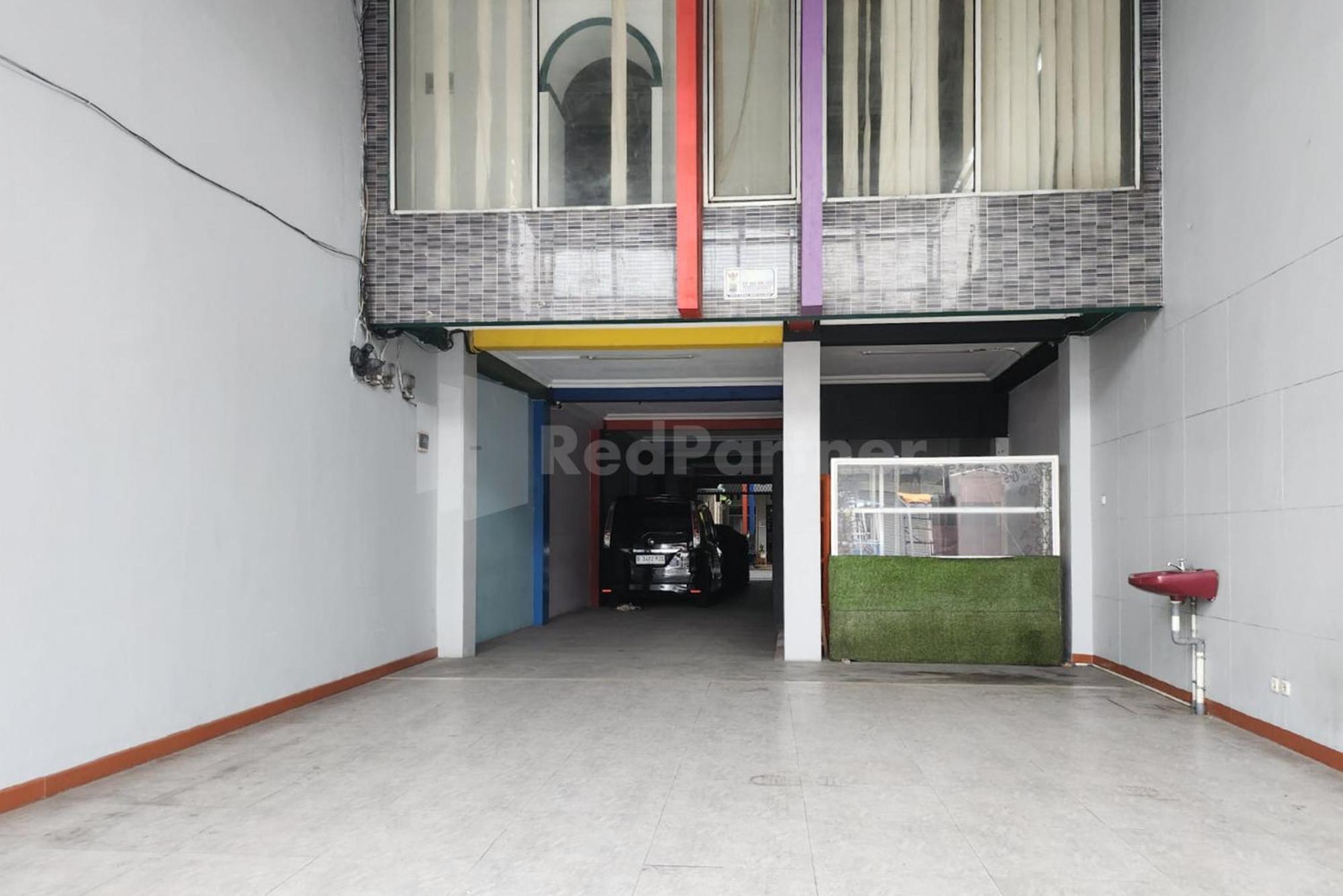 Puspita Homestay Mitra Reddoorz Bekasi Extérieur photo