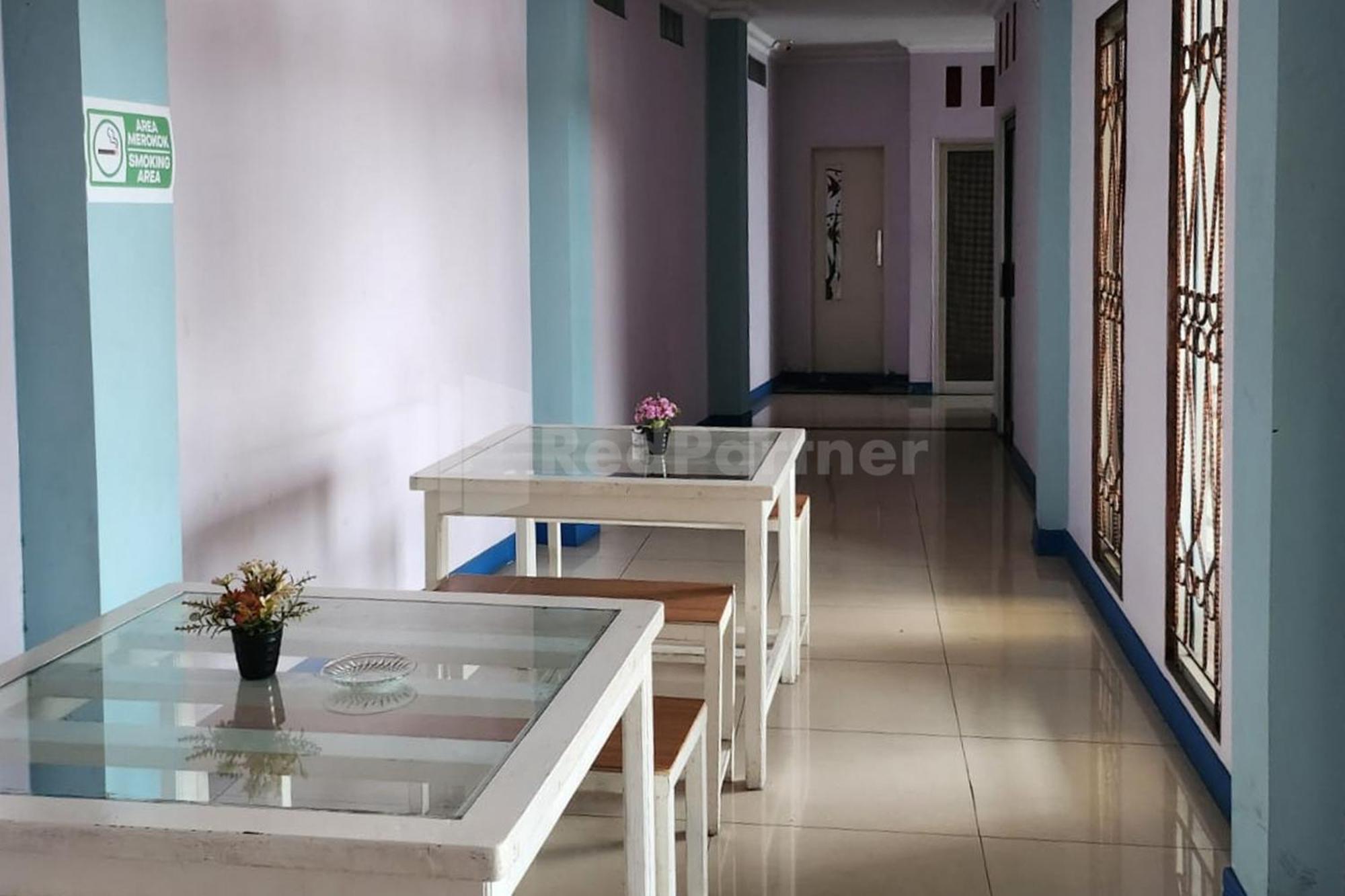 Puspita Homestay Mitra Reddoorz Bekasi Extérieur photo