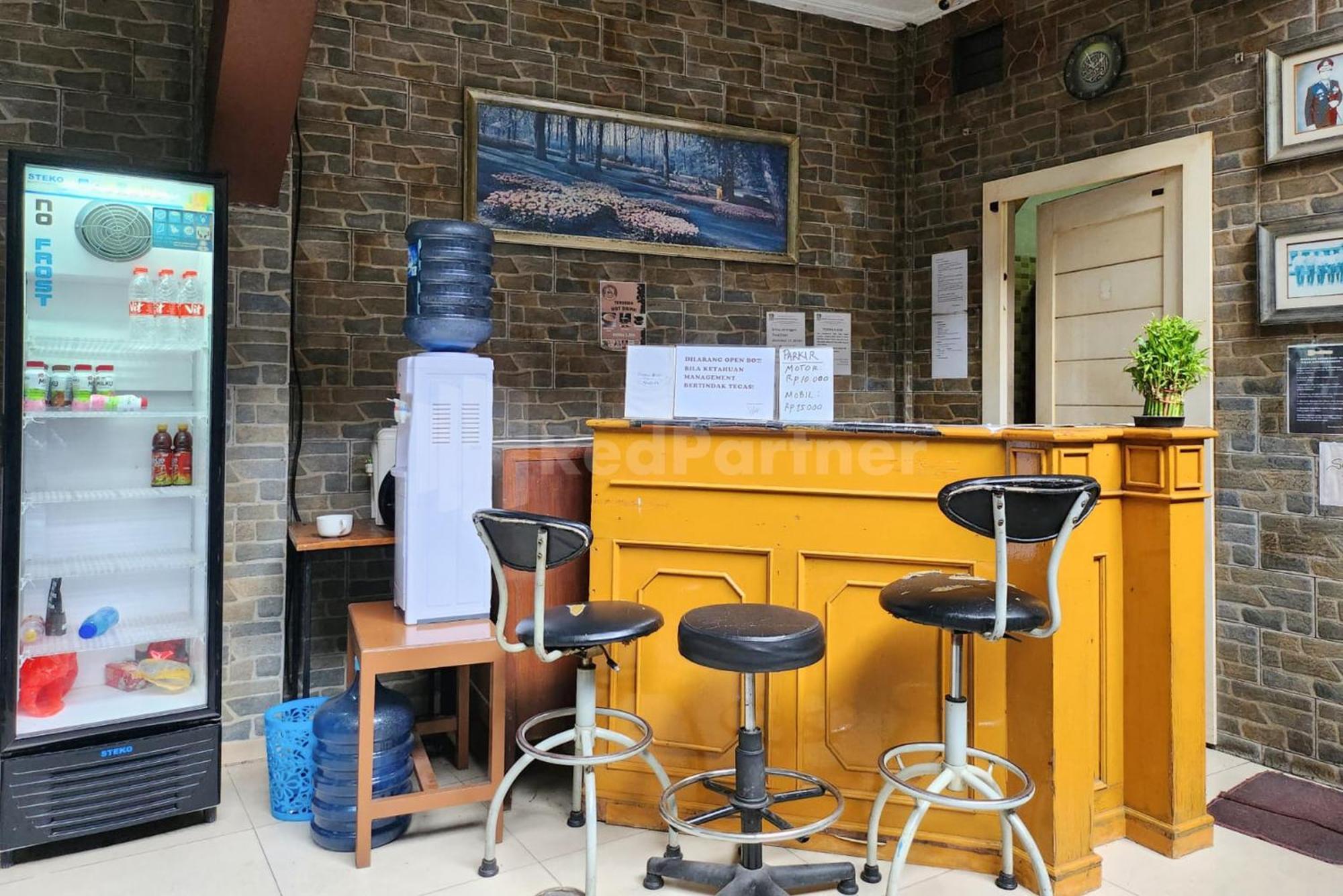 Puspita Homestay Mitra Reddoorz Bekasi Extérieur photo