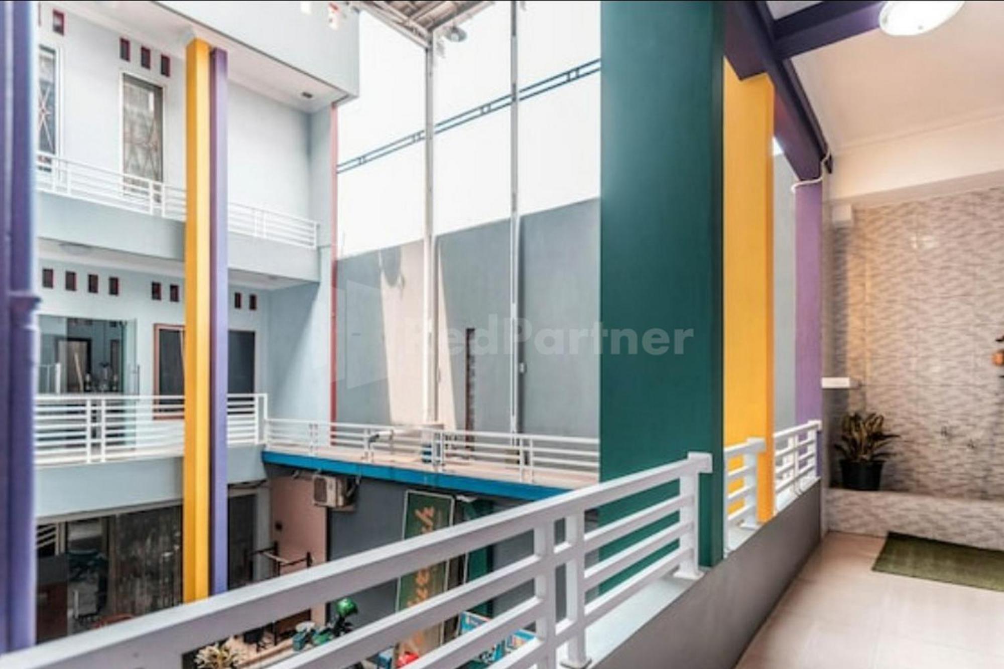 Puspita Homestay Mitra Reddoorz Bekasi Extérieur photo