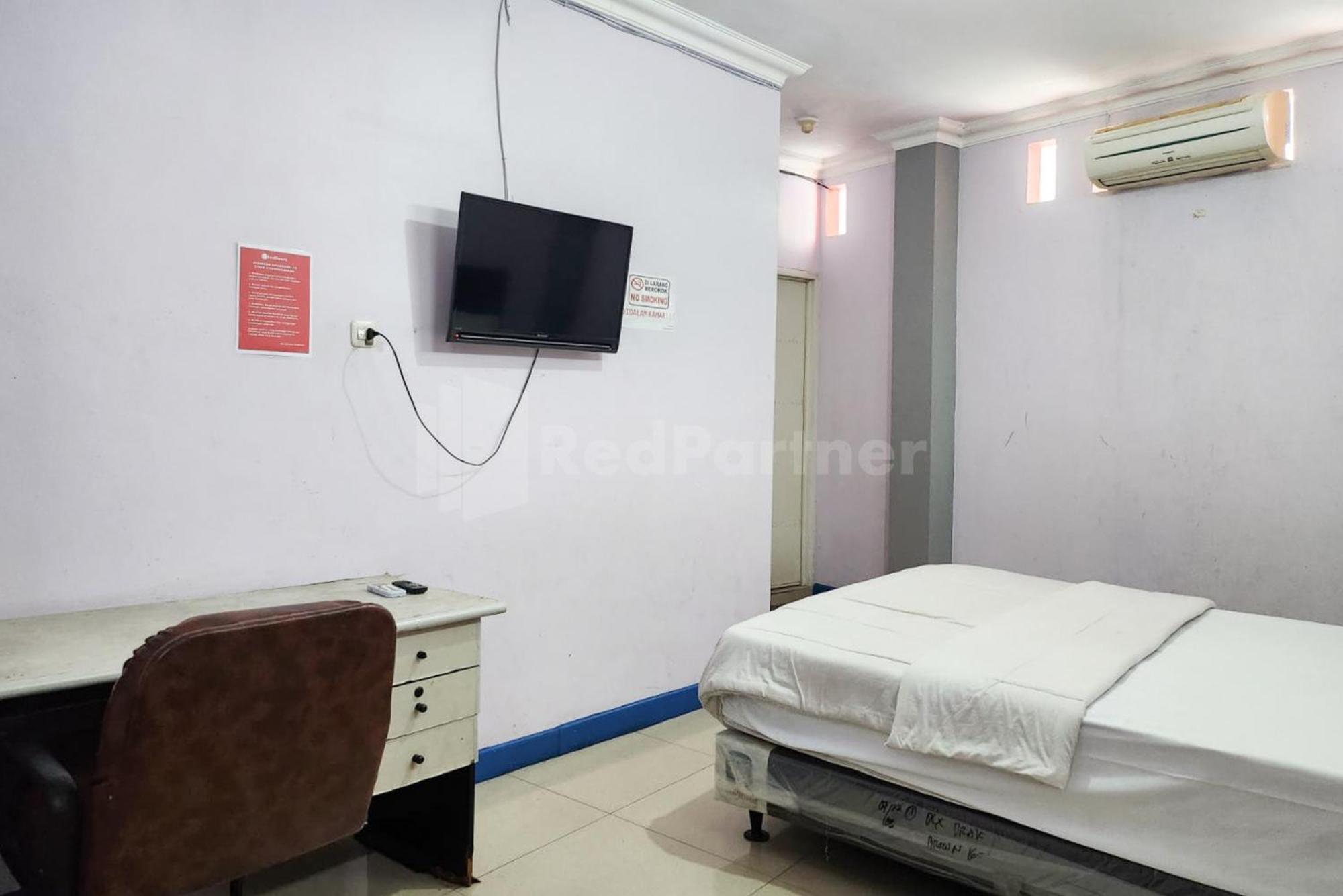 Puspita Homestay Mitra Reddoorz Bekasi Extérieur photo