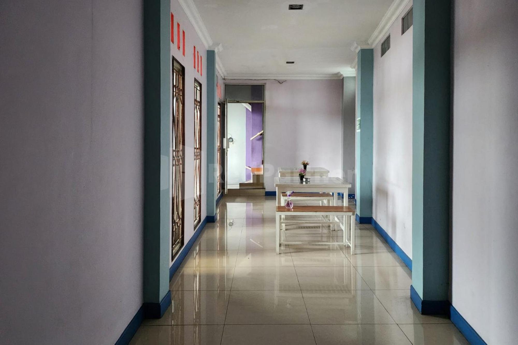 Puspita Homestay Mitra Reddoorz Bekasi Extérieur photo