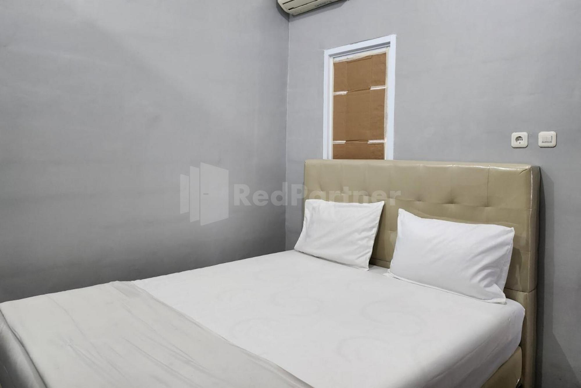 Puspita Homestay Mitra Reddoorz Bekasi Extérieur photo