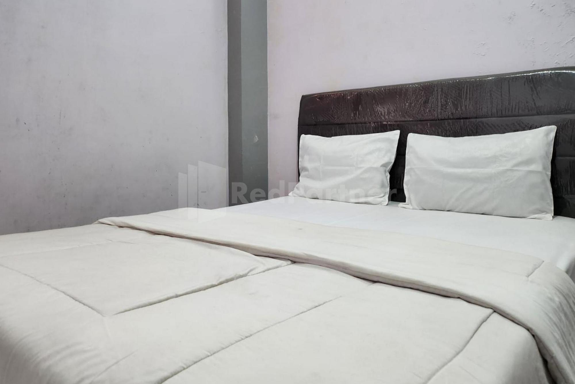 Puspita Homestay Mitra Reddoorz Bekasi Extérieur photo