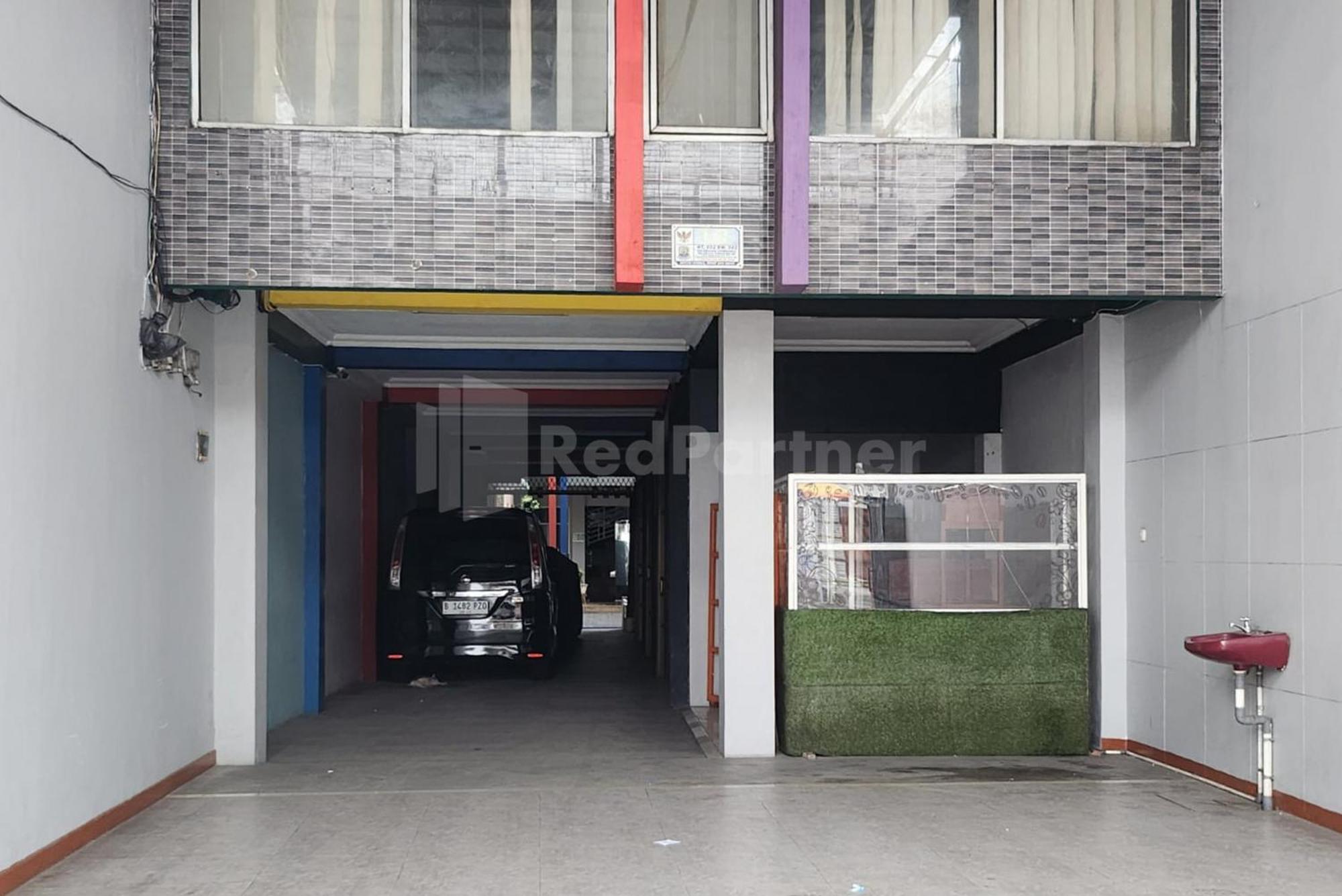Puspita Homestay Mitra Reddoorz Bekasi Extérieur photo