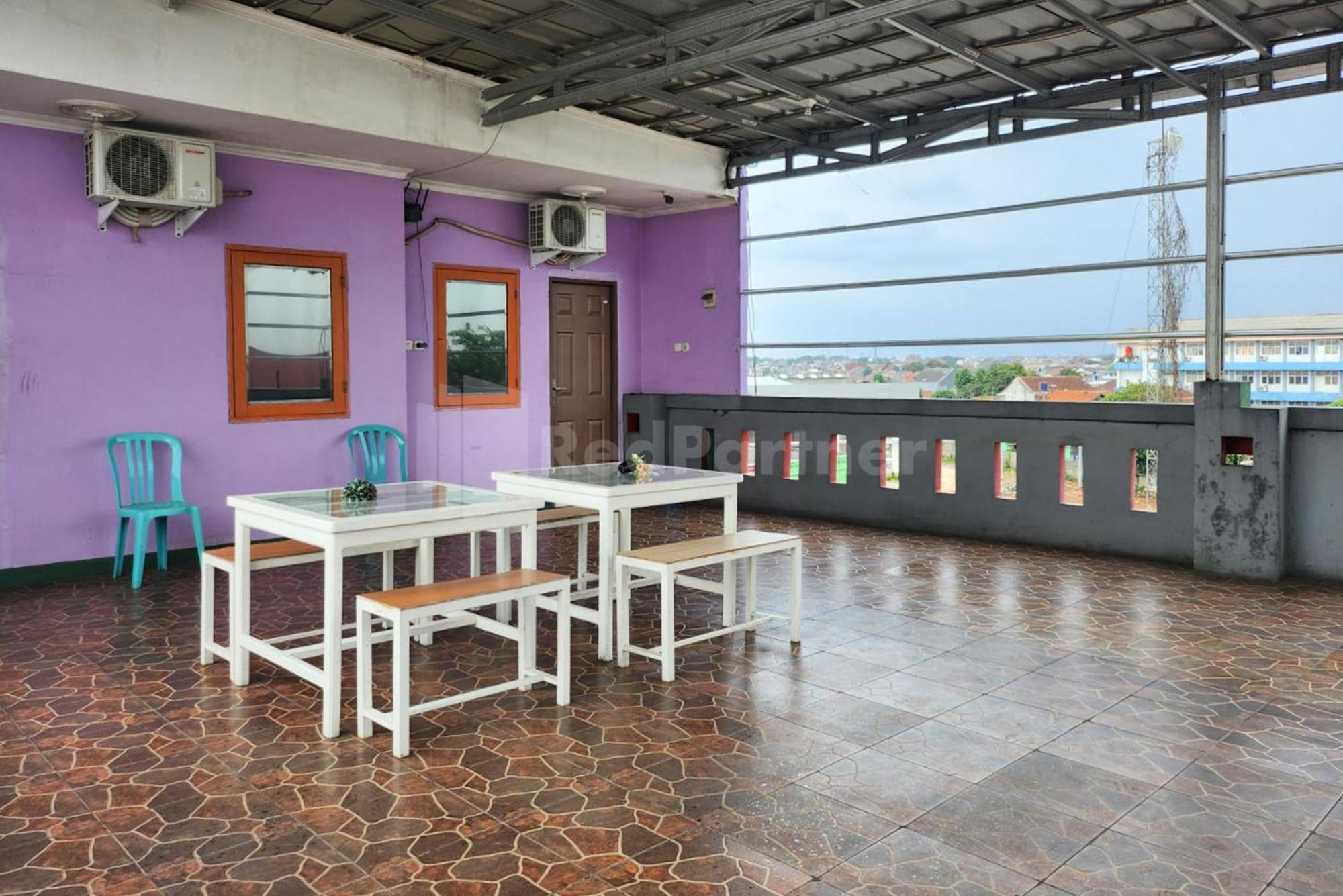 Puspita Homestay Mitra Reddoorz Bekasi Extérieur photo
