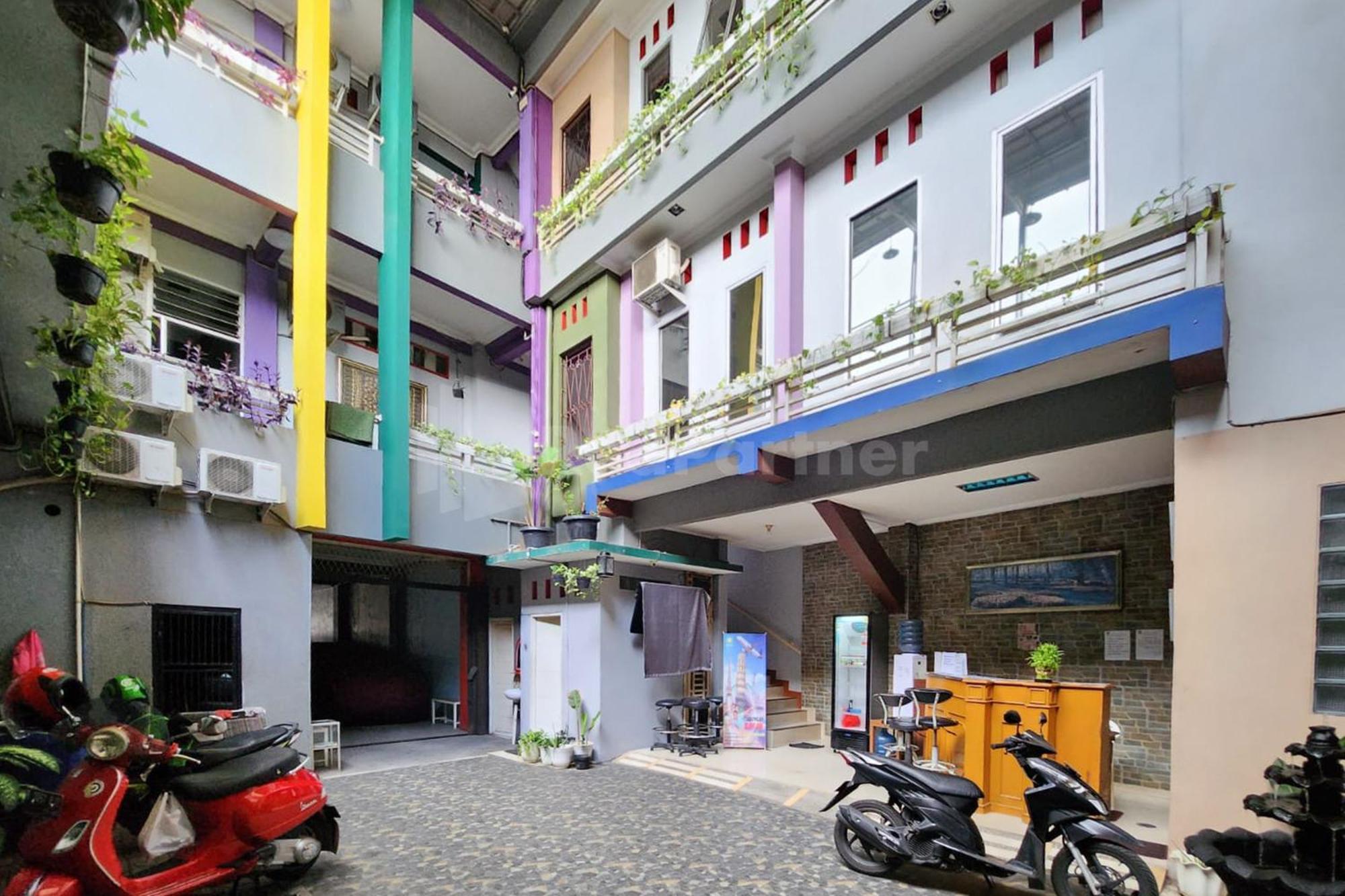 Puspita Homestay Mitra Reddoorz Bekasi Extérieur photo