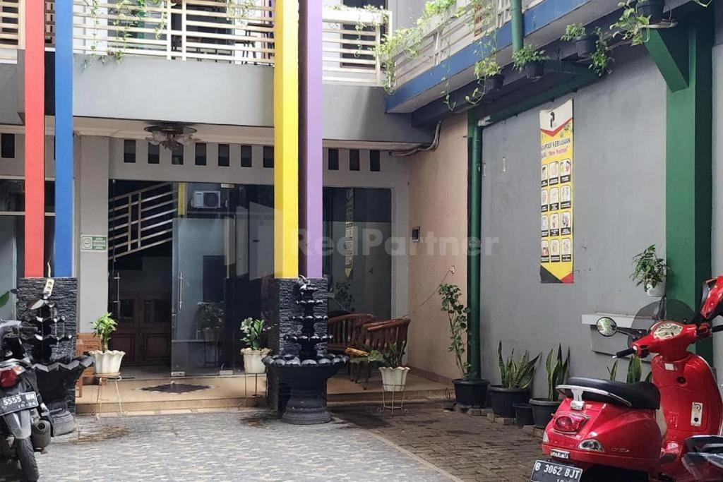 Puspita Homestay Mitra Reddoorz Bekasi Extérieur photo